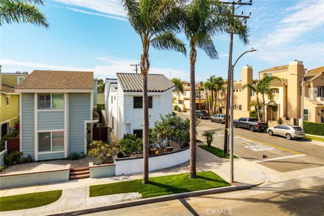 427 21st Street, Huntington Beach, CA 92648