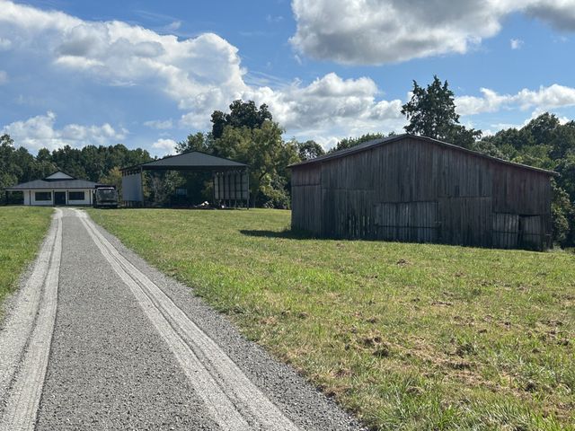 1036 Union Camp Rd, Lafayette, TN 37083