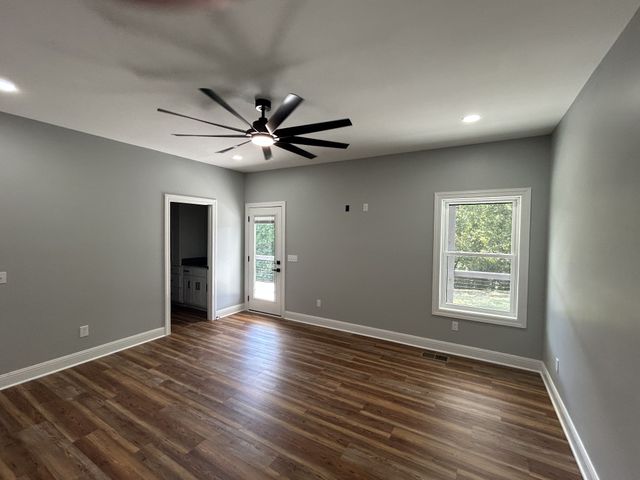 1036 Union Camp Rd, Lafayette, TN 37083