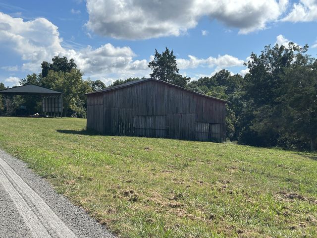 1036 Union Camp Rd, Lafayette, TN 37083