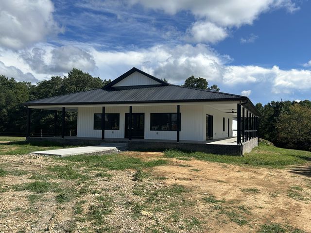 1036 Union Camp Rd, Lafayette, TN 37083