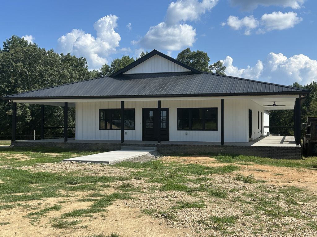 1036 Union Camp Rd, Lafayette, TN 37083