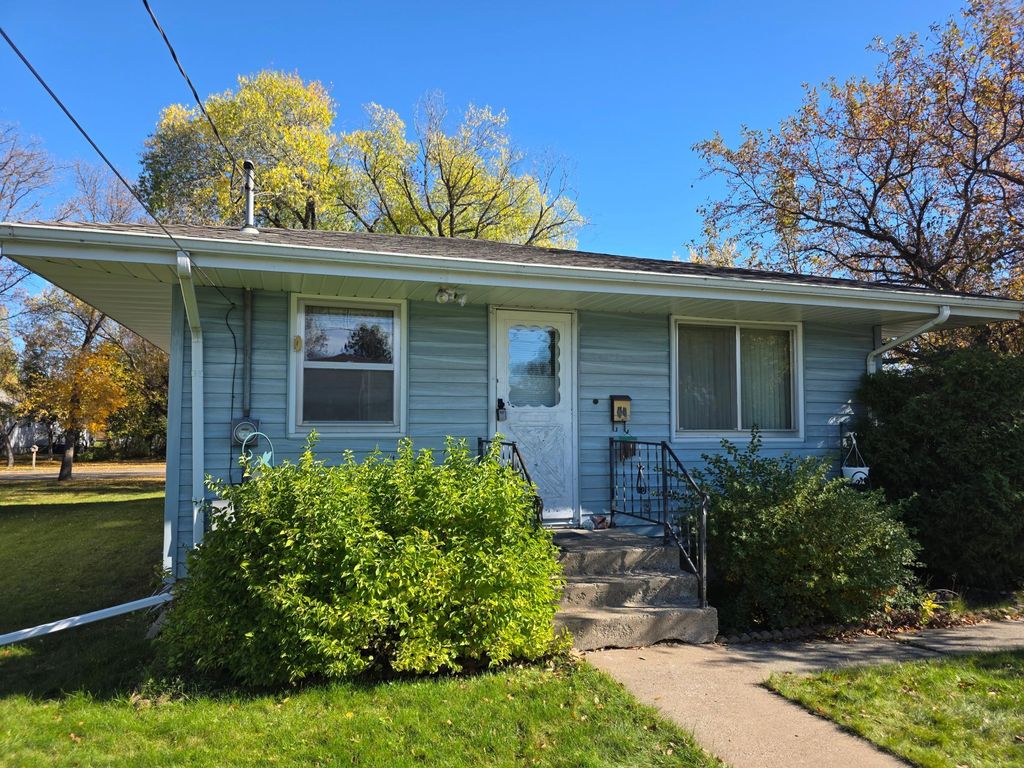 1320 1st Avenue E, International Falls, MN 56649 — exterior