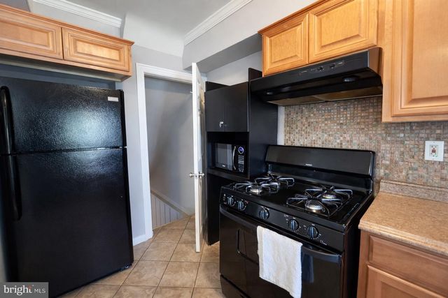 3325 MCSHANE WAY, Baltimore, MD 21222