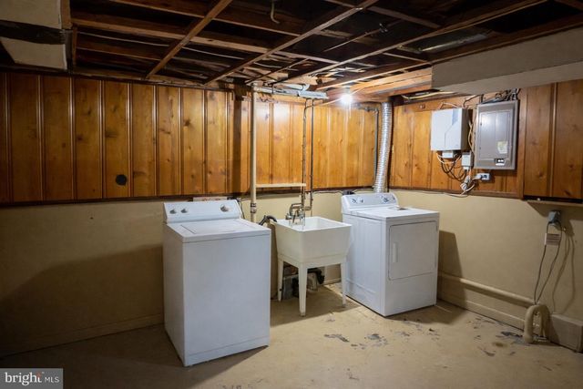 3325 MCSHANE WAY, Baltimore, MD 21222