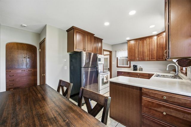 141 19th Avenue SW, Cedar Rapids, IA 52404