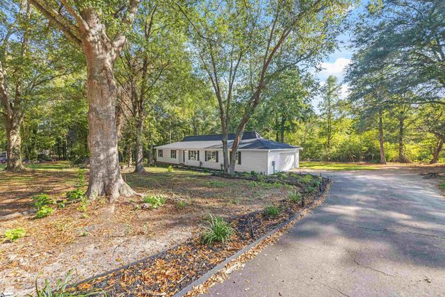 454 Bates Crossing Road, Travelers Rest, SC 29690