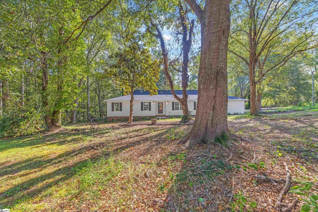 454 Bates Crossing Road, Travelers Rest, SC 29690