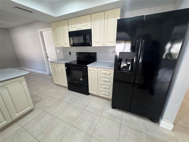 1109 SE 10th St, Deerfield Beach, FL 33441