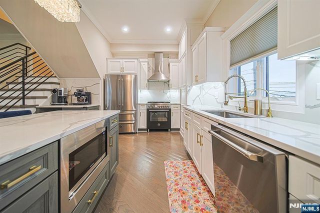 82 West Ruby E, Palisades Park, NJ 07650