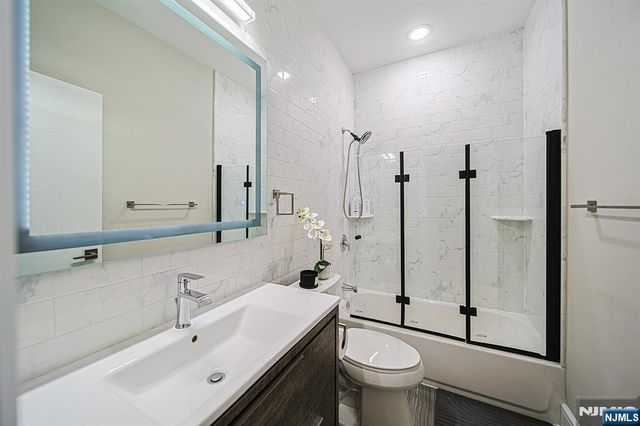 82 West Ruby E, Palisades Park, NJ 07650