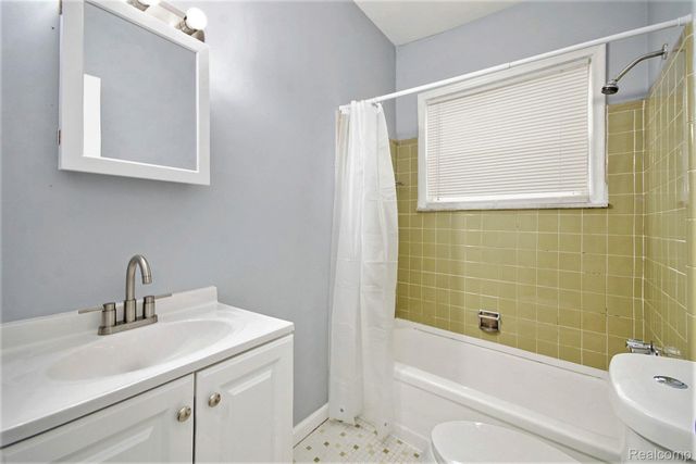 21110 Beaconsfield Street, St. Clair Shores, MI 48080