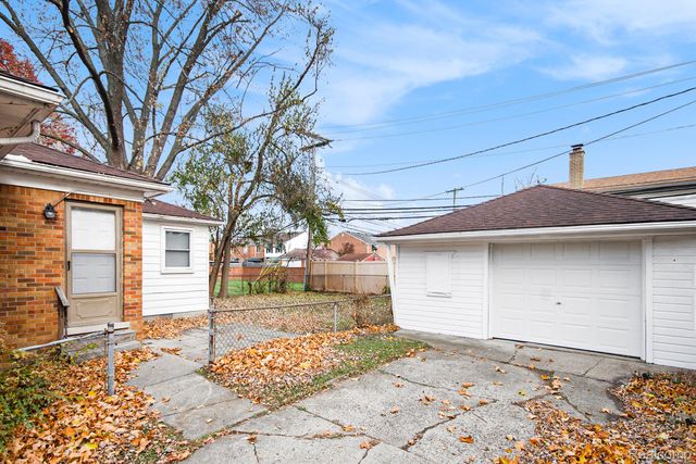 21110 Beaconsfield Street, St. Clair Shores, MI 48080