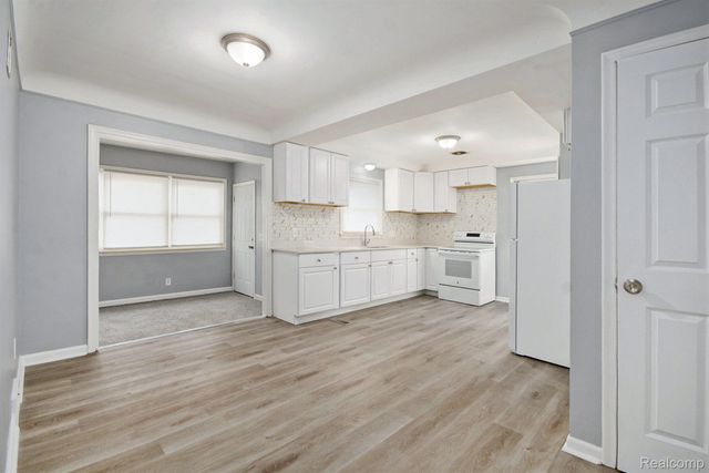 21110 Beaconsfield Street, St. Clair Shores, MI 48080