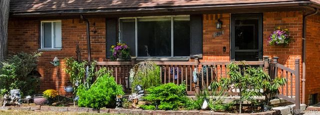 2766 W Huron Street, Waterford Charter Township, MI 48328