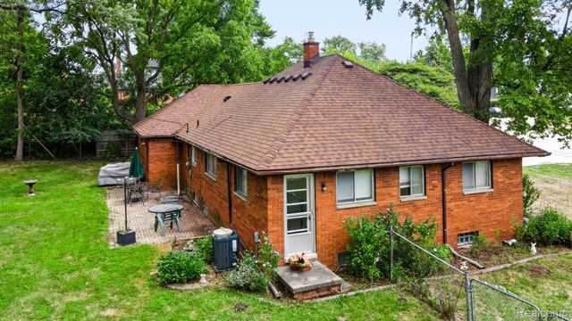 2766 W Huron Street, Waterford Charter Township, MI 48328