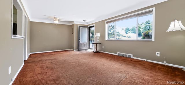2766 W Huron Street, Waterford Charter Township, MI 48328
