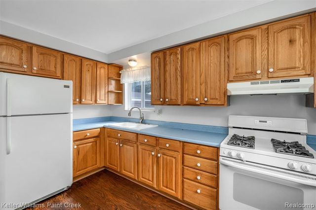 341 W Farnum Avenue, Madison Heights, MI 48071