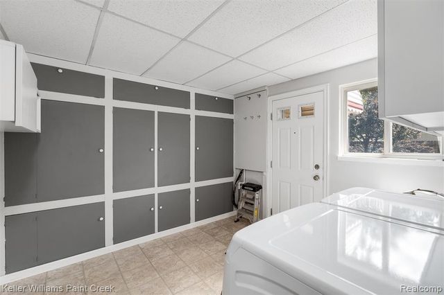 341 W Farnum Avenue, Madison Heights, MI 48071