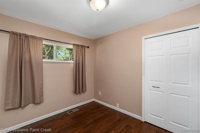 341 W Farnum Avenue, Madison Heights, MI 48071