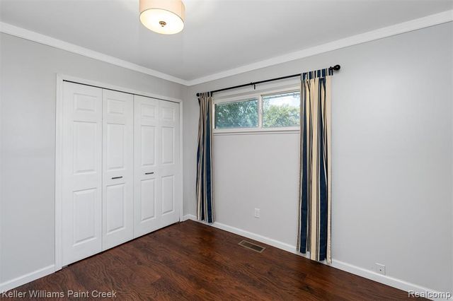 341 W Farnum Avenue, Madison Heights, MI 48071