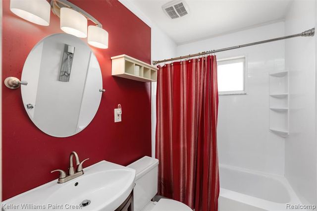 341 W Farnum Avenue, Madison Heights, MI 48071
