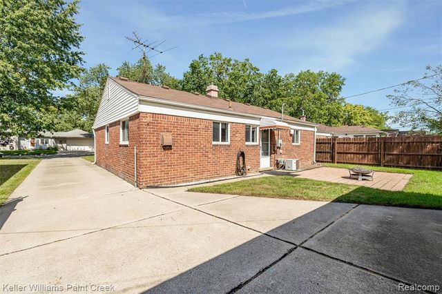 341 W Farnum Avenue, Madison Heights, MI 48071