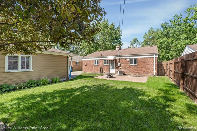 341 W Farnum Avenue, Madison Heights, MI 48071