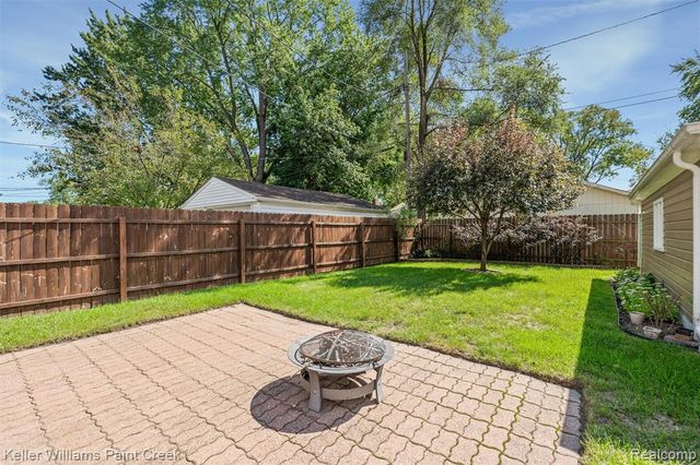 341 W Farnum Avenue, Madison Heights, MI 48071