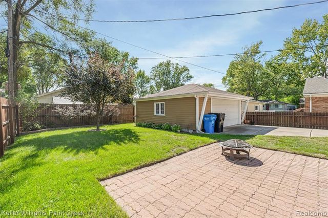 341 W Farnum Avenue, Madison Heights, MI 48071