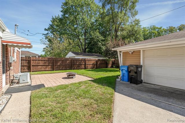341 W Farnum Avenue, Madison Heights, MI 48071