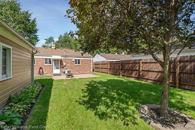 341 W Farnum Avenue, Madison Heights, MI 48071