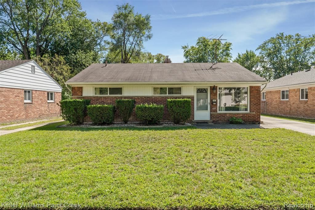 341 W Farnum Avenue, Madison Heights, MI 48071