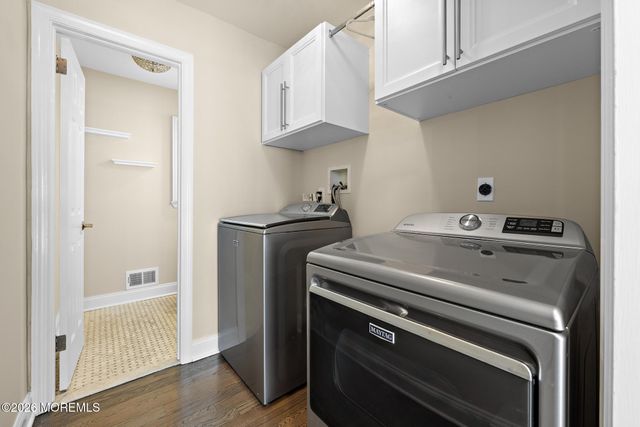 49 Stork Court, Middletown, NJ 07748