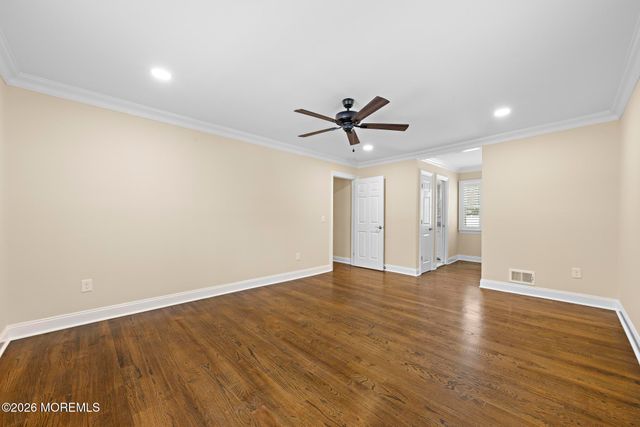 49 Stork Court, Middletown, NJ 07748