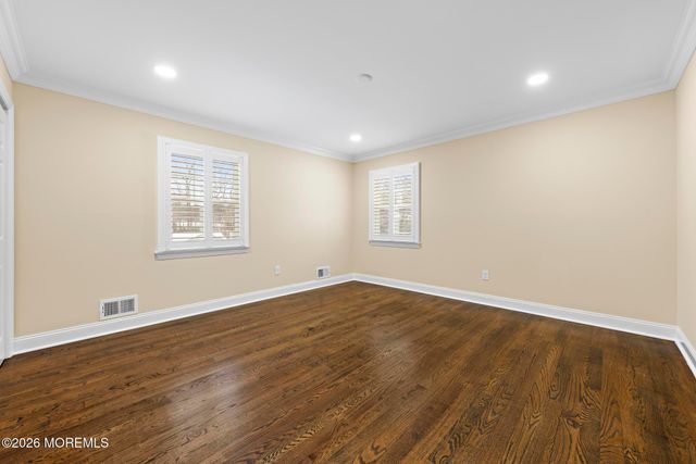 49 Stork Court, Middletown, NJ 07748