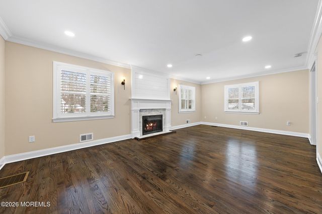 49 Stork Court, Middletown, NJ 07748