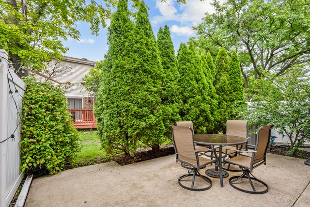 443 Partridge Lane 443, Deerfield, IL 60015