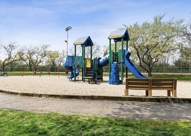 443 Partridge Lane 443, Deerfield, IL 60015