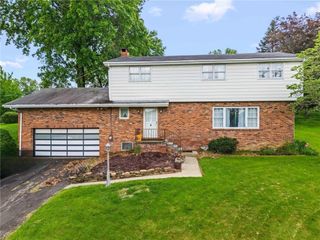48 Green Crescent Dr, South Strabane, PA 15301