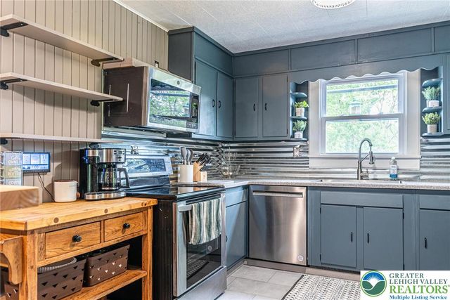 525 Royal Manor Road, Williams Twp, PA 18042