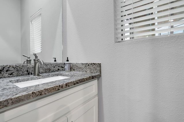 1219 W 25th Street B, Houston, TX 77008