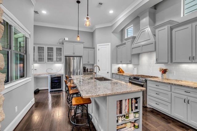 1219 W 25th Street B, Houston, TX 77008
