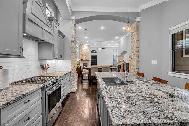 1219 W 25th Street B, Houston, TX 77008