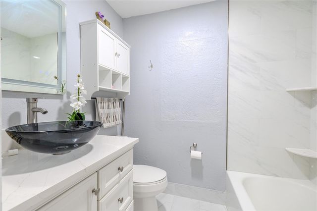 4210 E SANDALWOOD CIRCLE S, Tampa, FL 33617