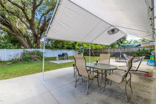 4210 E SANDALWOOD CIRCLE S, Tampa, FL 33617