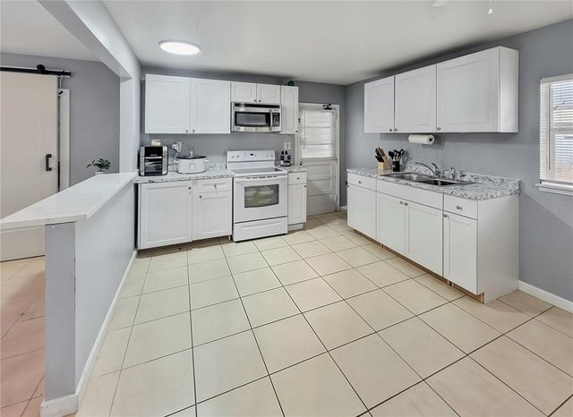 4210 E SANDALWOOD CIRCLE S, Tampa, FL 33617