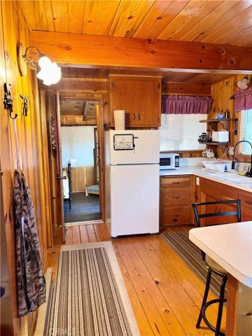 1825 Thrush, Wrightwood, CA 92397