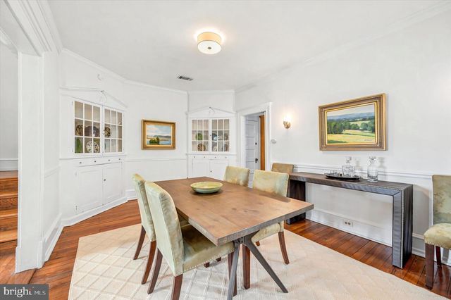 303 E GRAVERS LN, Philadelphia, PA 19118