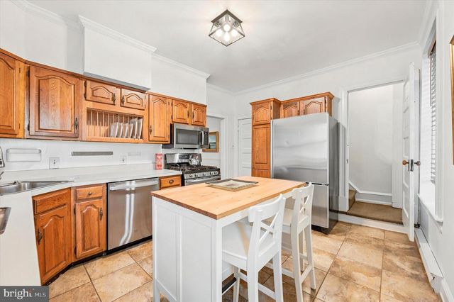 303 E GRAVERS LN, Philadelphia, PA 19118